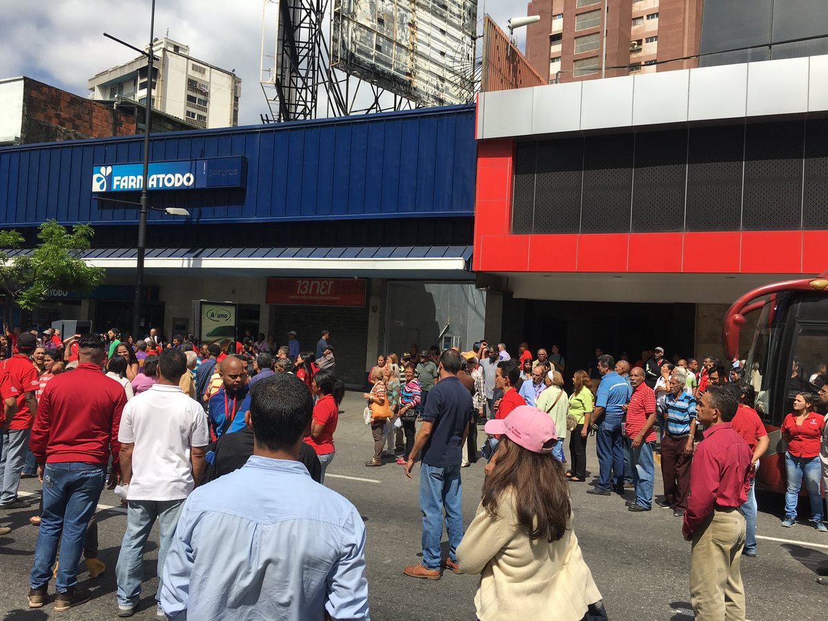 Trabajadores del Ministerio de la Vivienda protestan en Chacao #29Nov