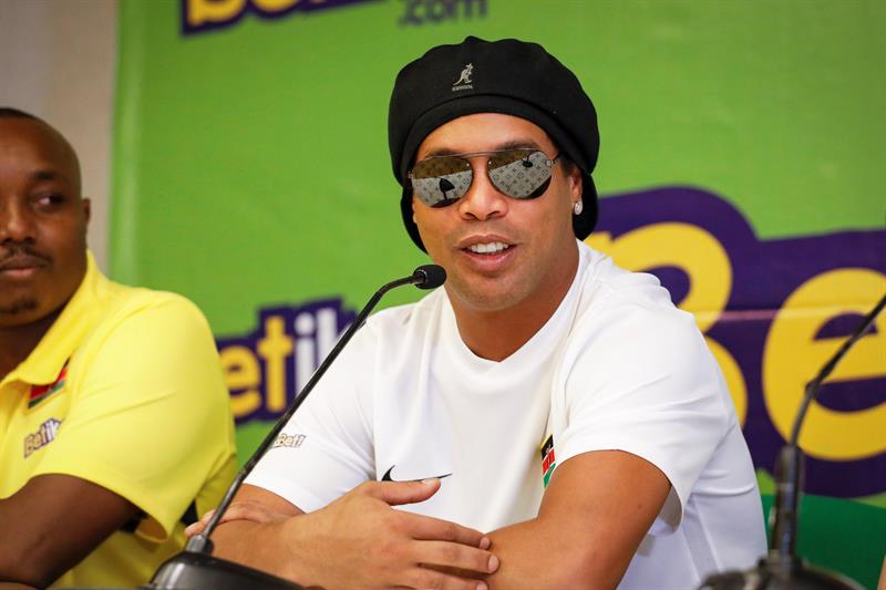 Ronaldinho criticó a la selección brasileña: “Falta garra, falta entrega, falta todo”
