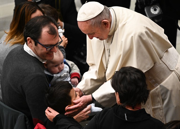 El Papa critica el bullicio del consumismo de Navidad