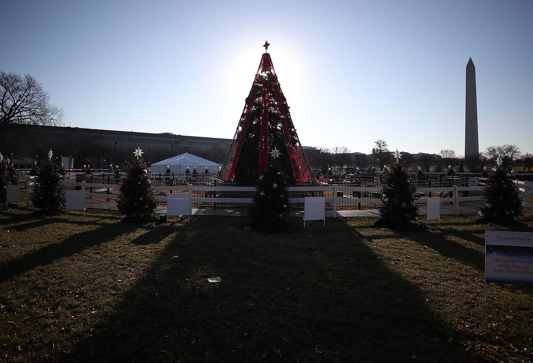 Cierre de gobierno de Estados Unidos entra en su tercer día, en vísperas de Navidad