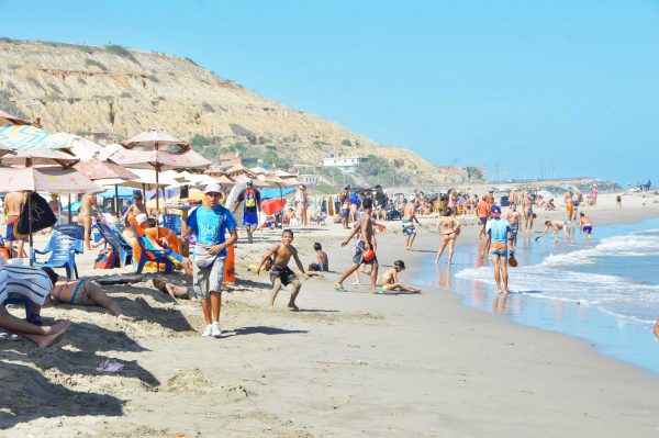 Ni a las playas del Litoral acudieron electores que se abstuvieron