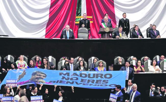 Desde México: Maduro, llegas tarde, comes y te vas