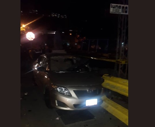 Reportan un fallecido por explosión de granada dentro de un carro a la altura de El Paraíso (Fotos)