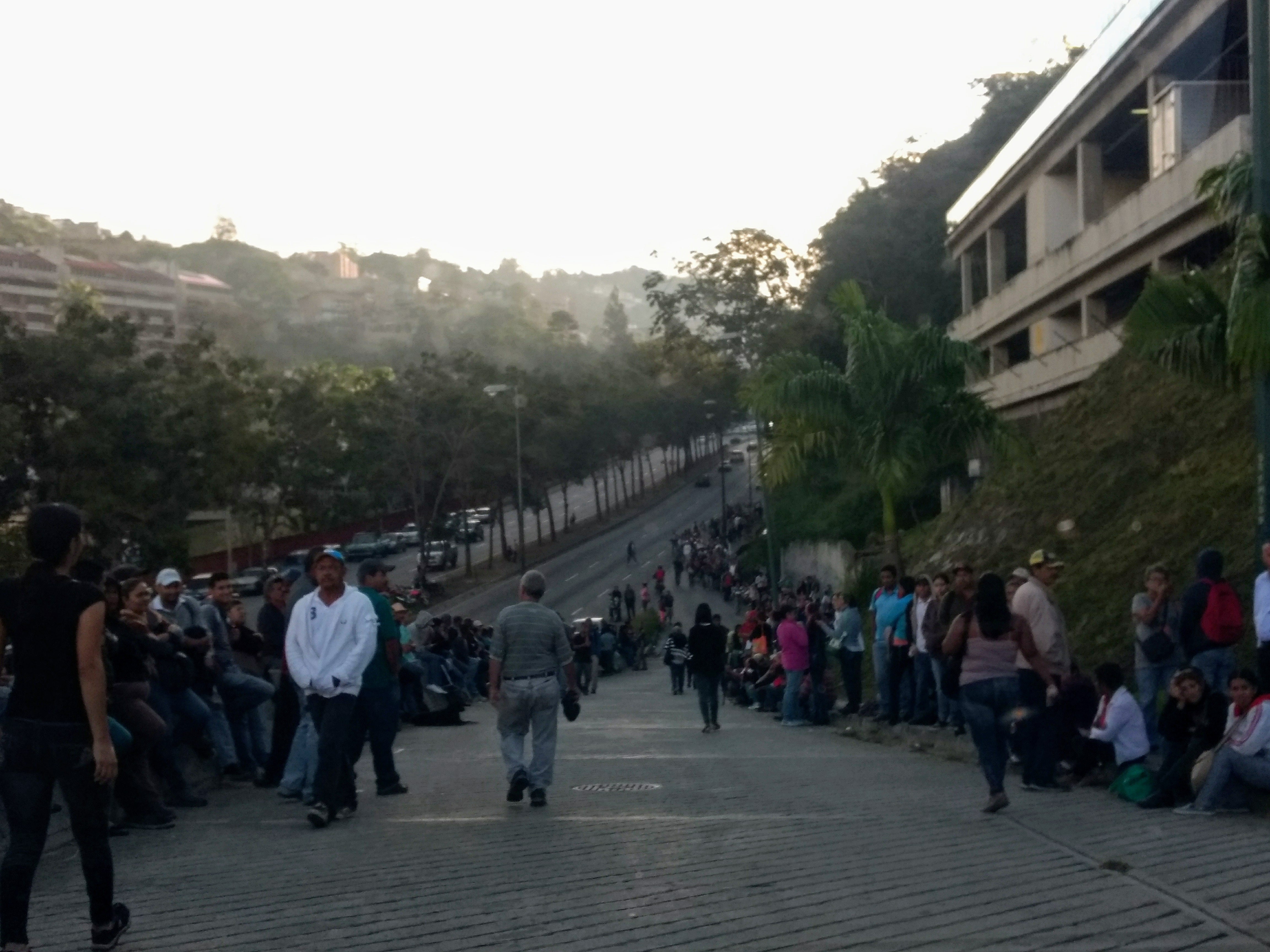 Amanecerás en una cola…el castigo que el chavismo le impuso a los venezolanos (fotos)