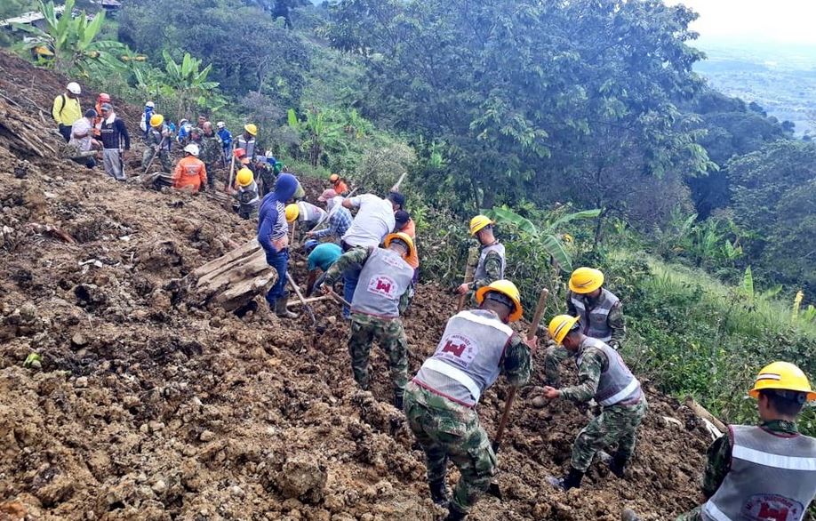 Cuatro fallecidos por derrumbe de escuela en Colombia tras fuertes lluvias (Fotos)