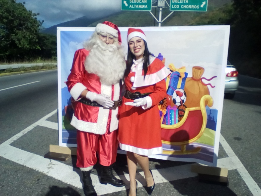 Santa Claus le da la bienvenida a la Navidad en la Cota Mil