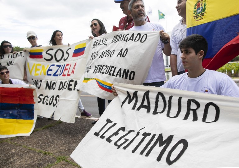 EN FOTOS: Venezolanos piden a Bolsonaro que no los deje solos y presione a Maduro