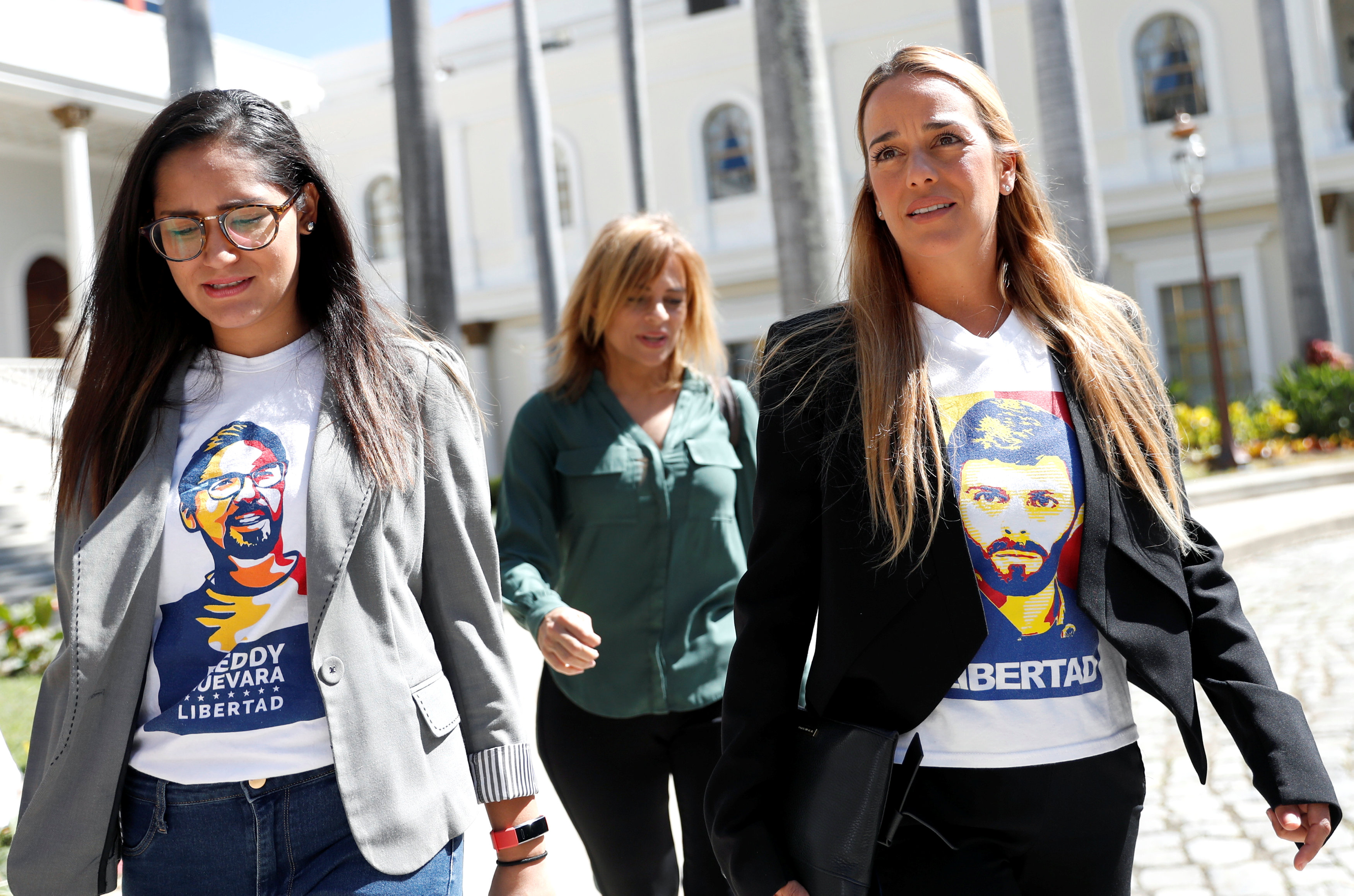 Lilian Tintori llega al Palacio Legislativo para la sesión de la AN (Fotos)