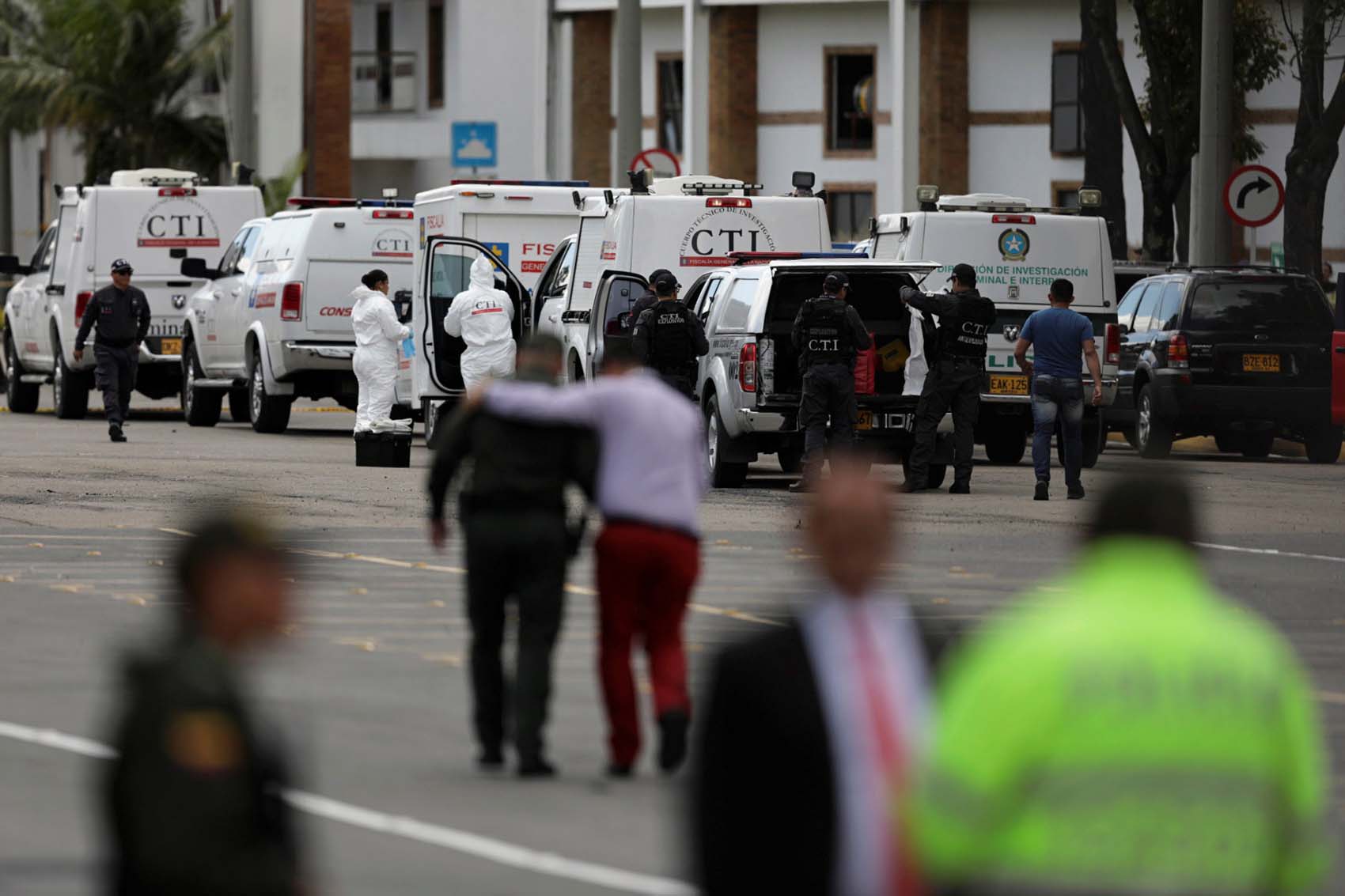 El momento en que atienden a los heridos del atentado en Bogotá (video)