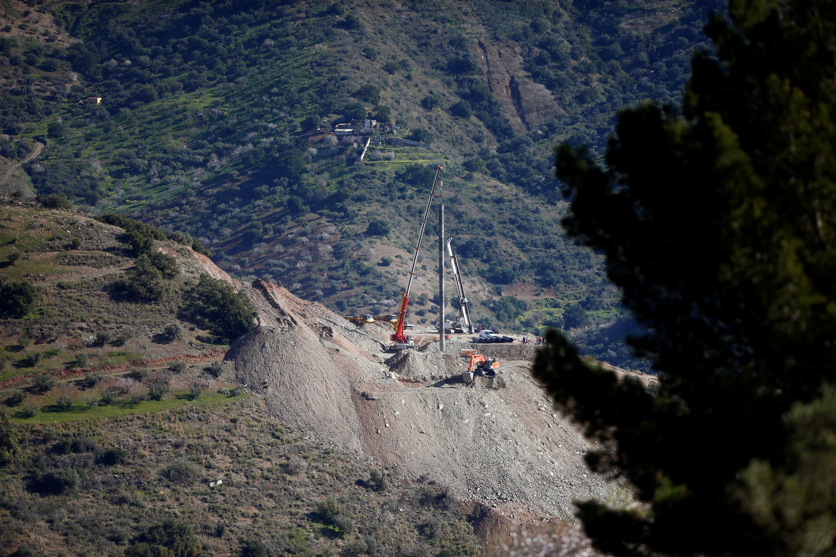 Nuevos contratiempos en la recta final del rescate del niño atrapado en un pozo en España