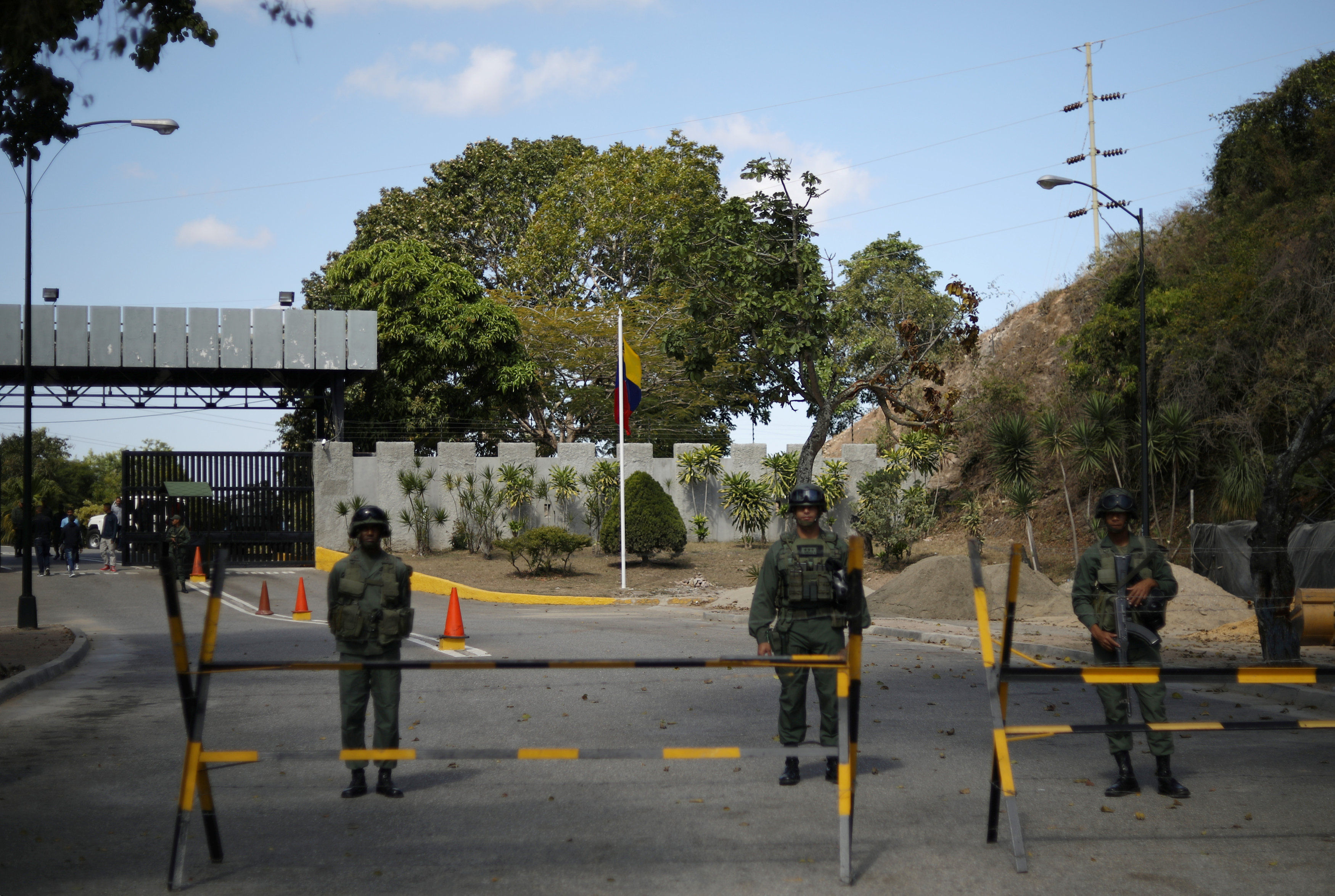 Detonaciones estallan cerca de Fuerte Tiuna entre el estruendo de sirenas y cacerolas (VIDEO)