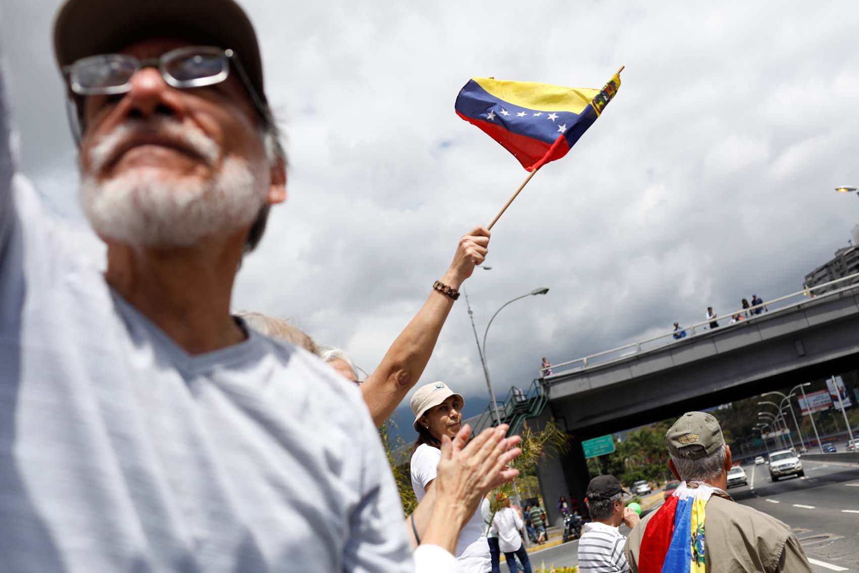 “Revolución cobarde …” El mensaje del señor del papagayo este #30Ene (Foto)