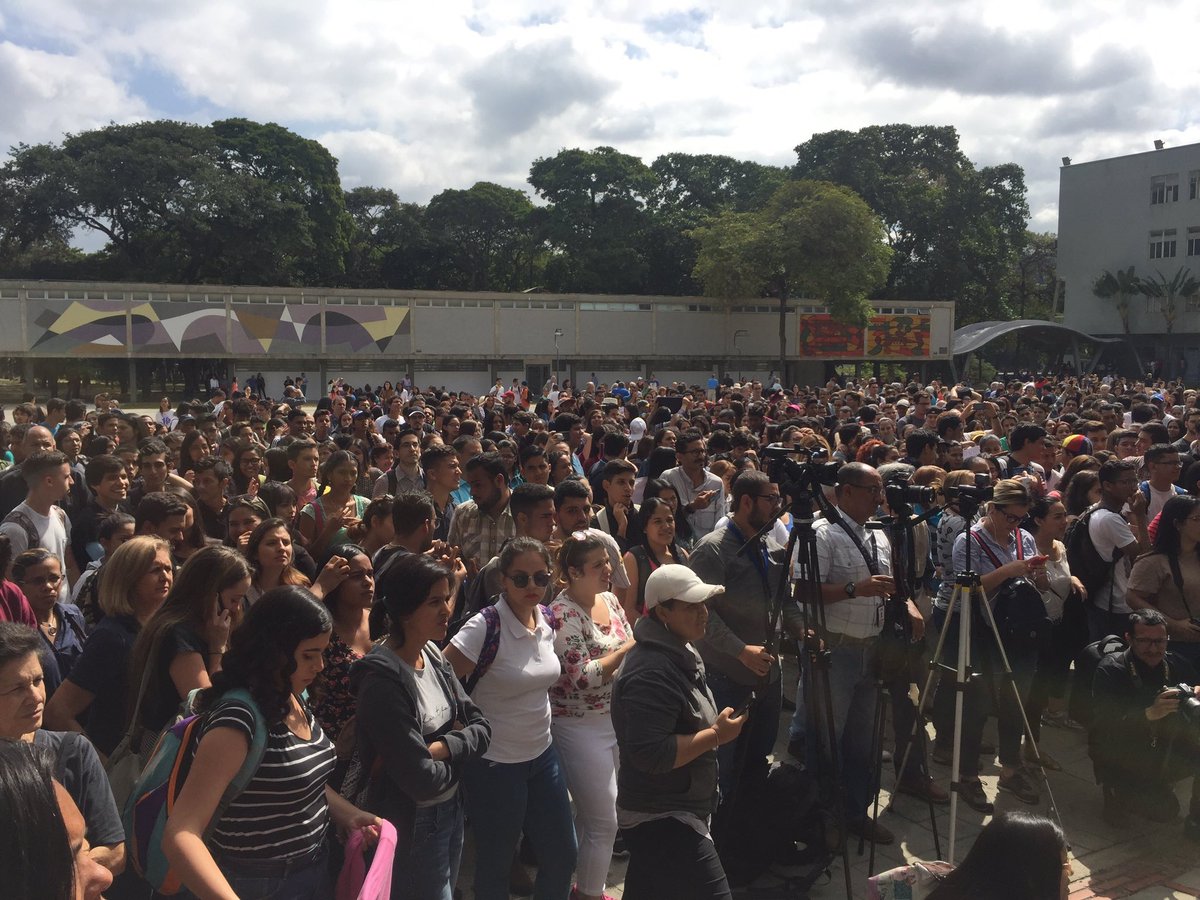 Estudiantes realizan cabildo abierto en la UCV #21Ene