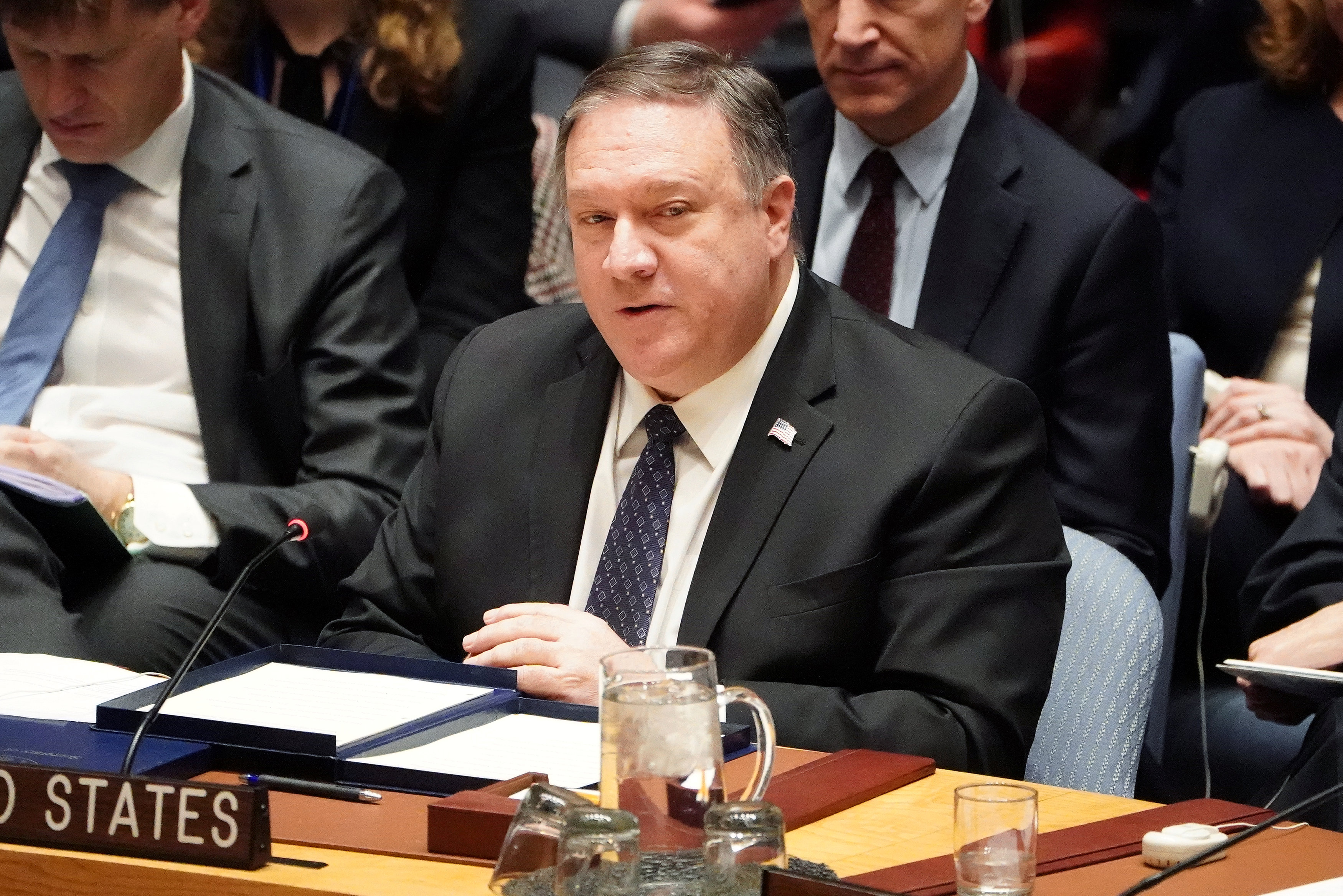 Pompeo exige que militares dejen entrar la ayuda humanitaria a Venezuela