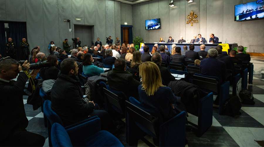 Un periodista peruano es nombrado asistente de la oficina de prensa del Vaticano