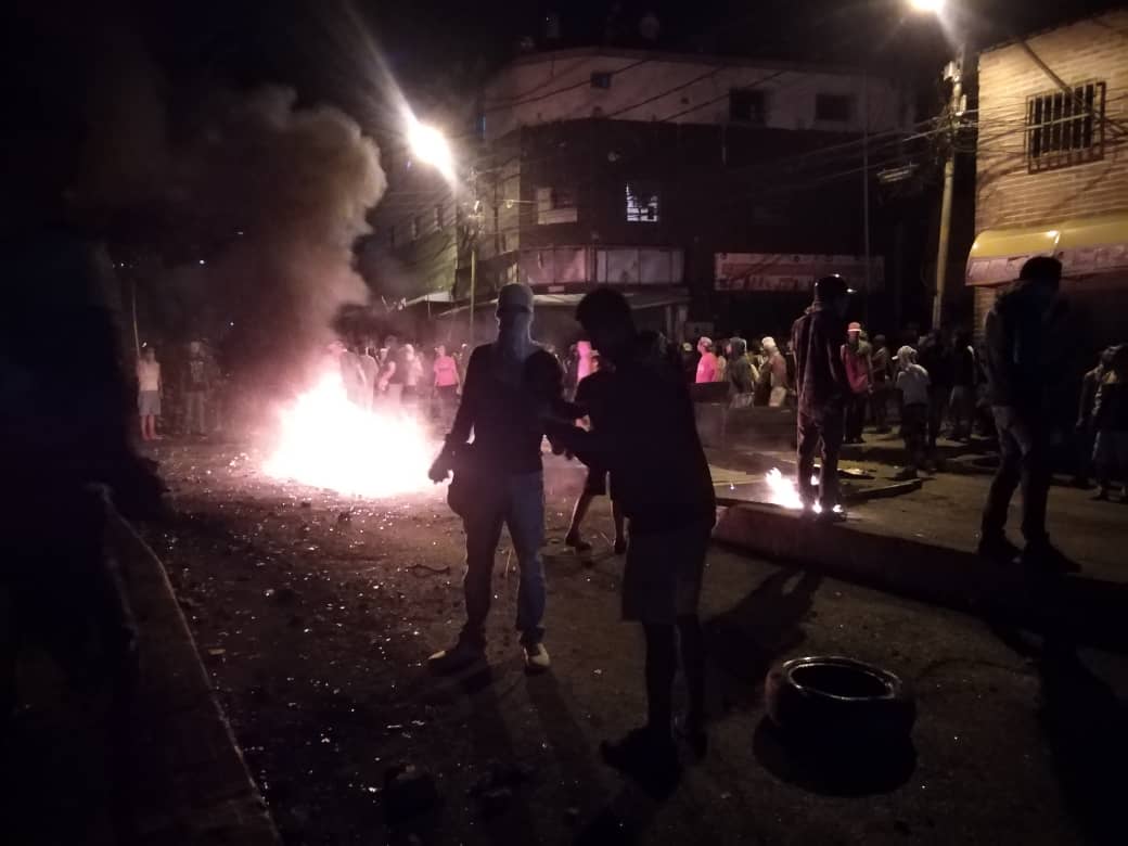 En barrios y comunidades: OVCS registra 63 protestas en la Gran Caracas durante la noche del #22Ene