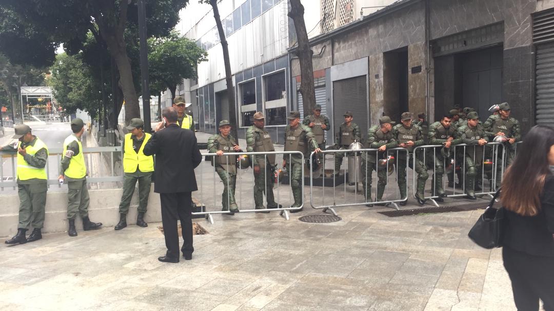 GNB mantiene cerrado el acceso al Palacio Federal Legislativo