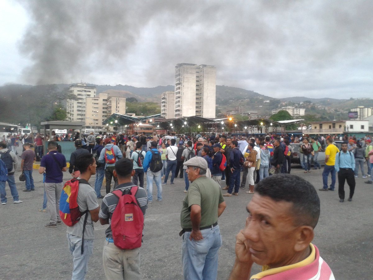 Protestan en Charallave por escasez de transporte ante falla de ferrocarril #17Ene