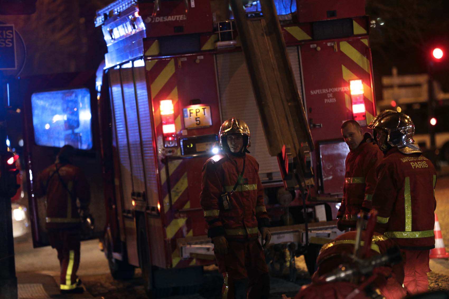 Diez muertos en un incendio aparentemente intencionado en un edificio en París