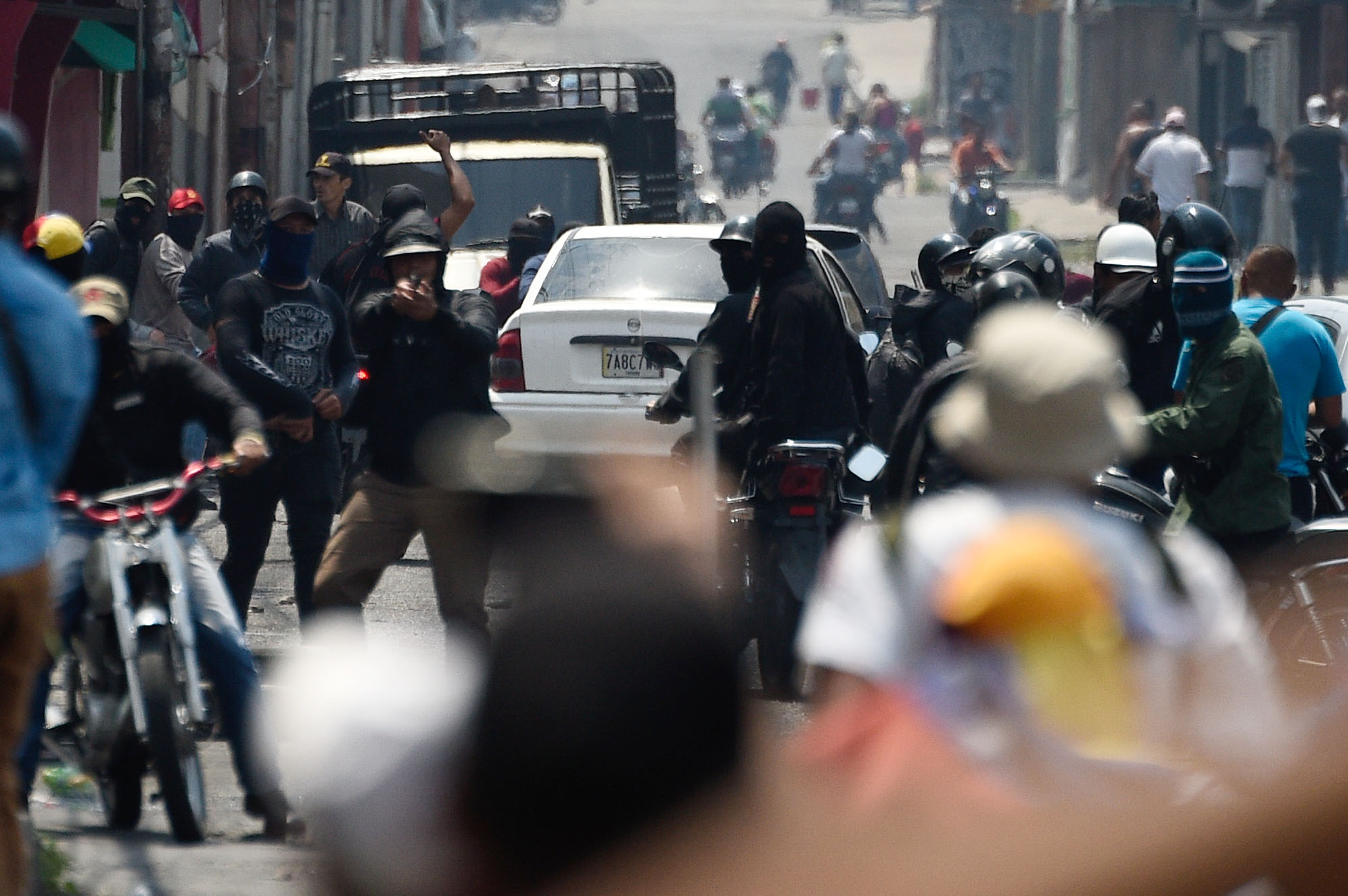 Colectivos roban a periodista de NTN24 mientras filmaba la realidad en la frontera