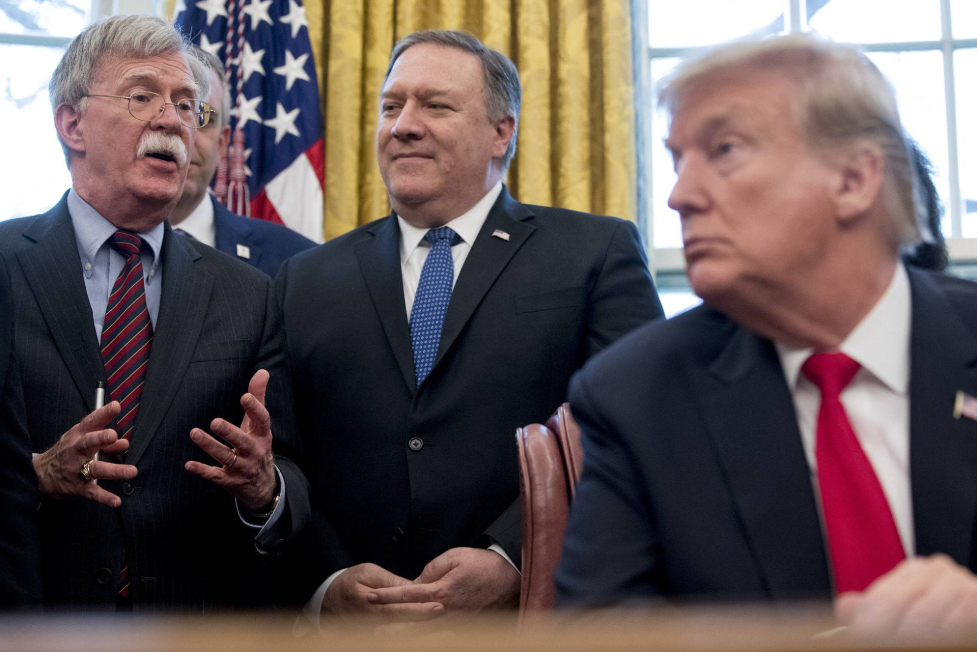 Trump despeja dudas sobre tensiones entre Bolton y Pompeo por política hacia Irán