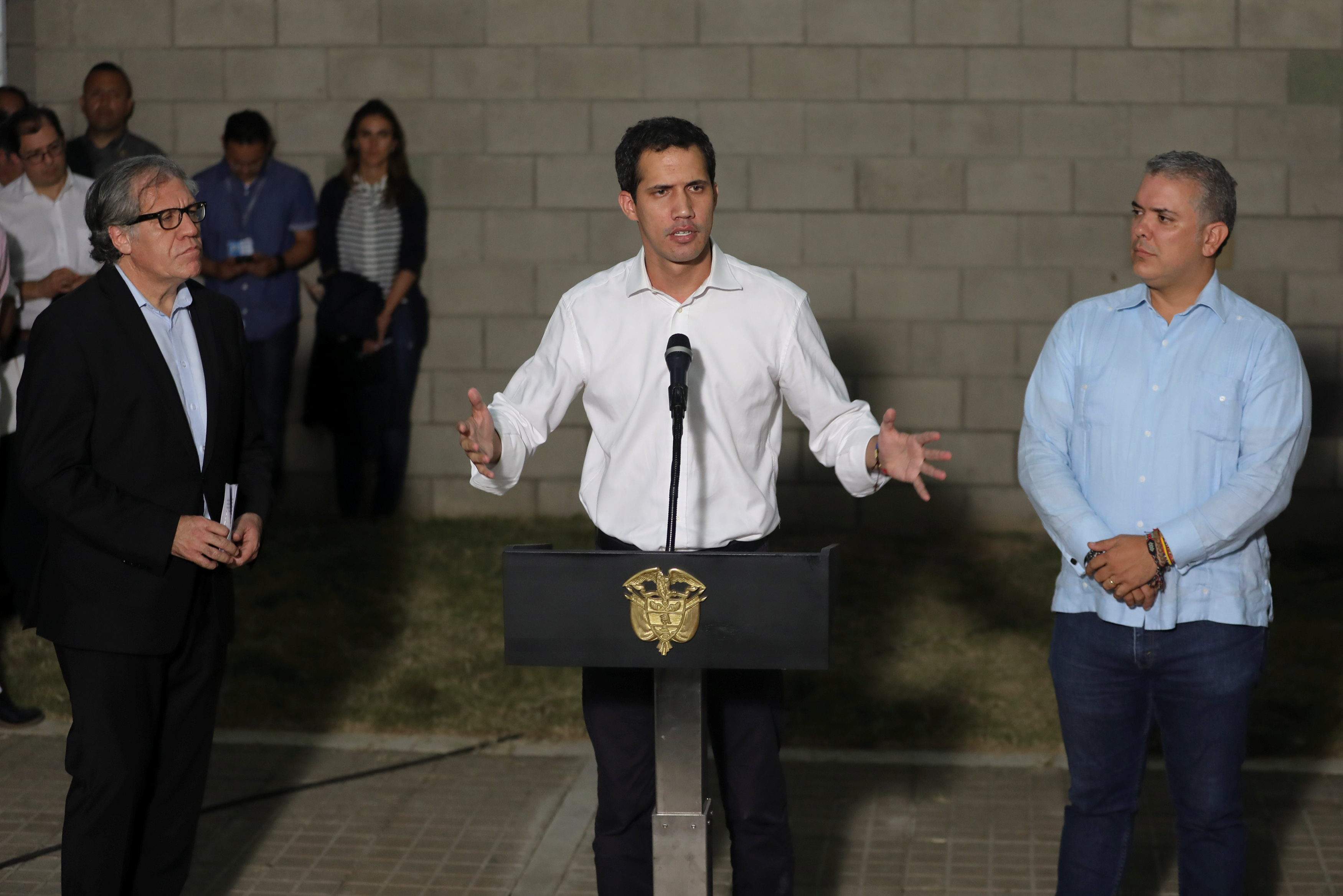 Guaidó se aferra a la presión internacional para sacar del poder a Maduro