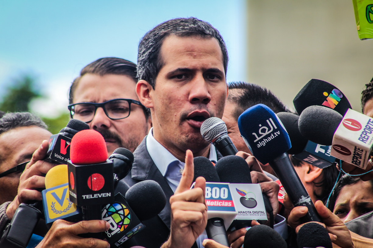 Guaidó deja sin efecto la calificación de Traidores a la Patria para militares que crucen la frontera  #23Feb