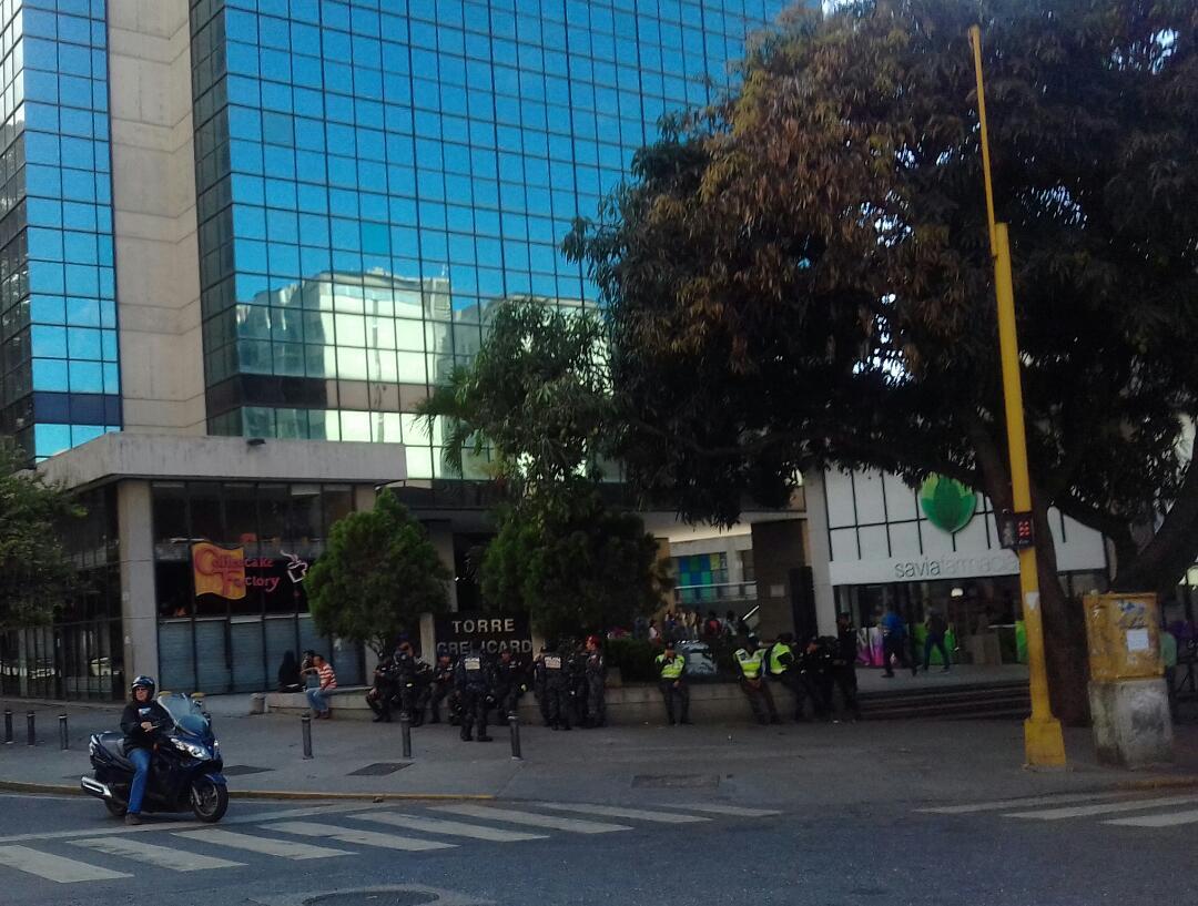 Un contingente de la PNB se encuentra en los alrededores de Chacaíto #12Feb (foto)