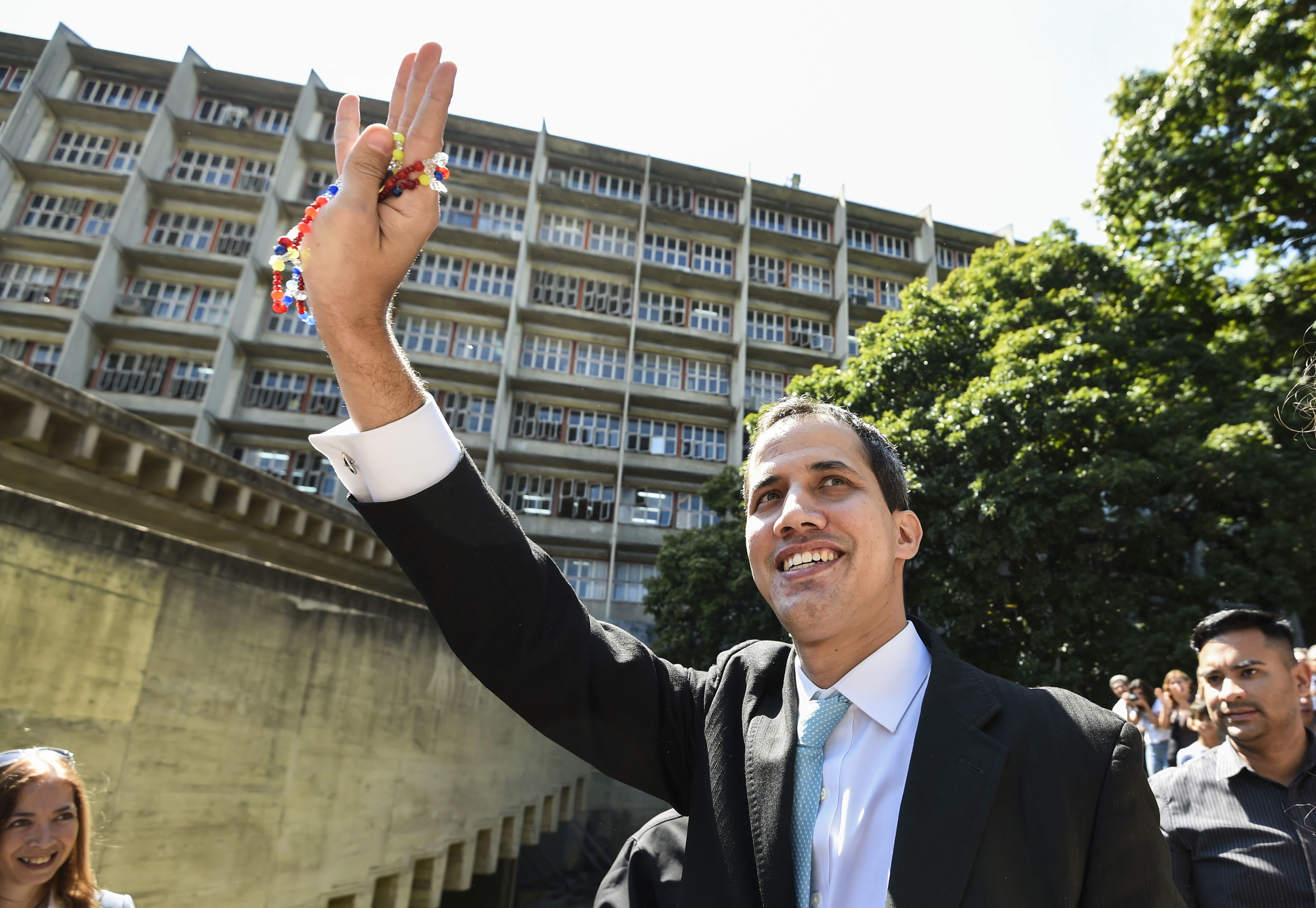 Guaidó alista marcha por ultimátum europeo y ayuda humanitaria