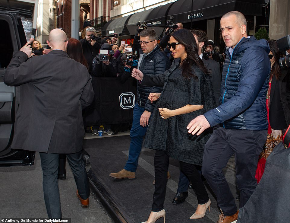 ¡De Londres a Nueva York! Meghan viaja para su baby shower (Fotos)