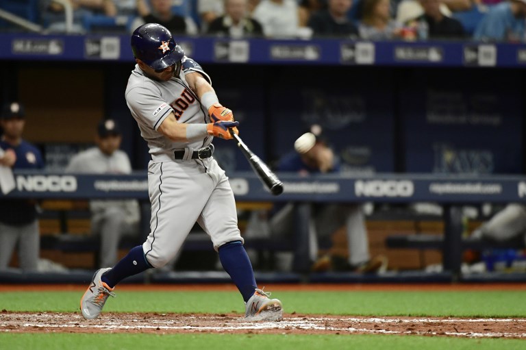 ¡Arepa Power! Venezolanos comenzaron repartiendo leña en el Opening Day de las Grandes Ligas (VIDEOS)