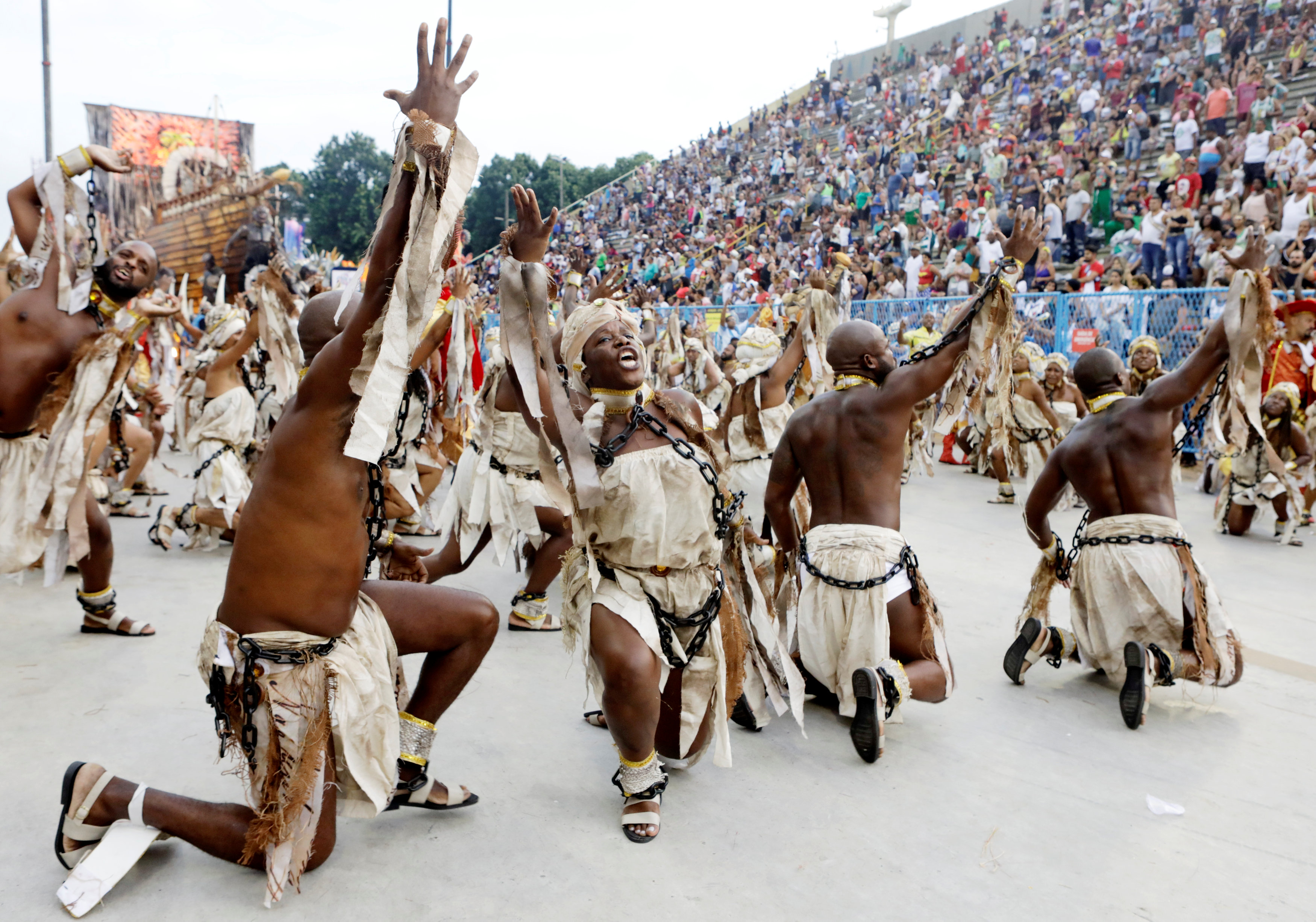 El carnaval de Río, contra viento y marea (Fotos)