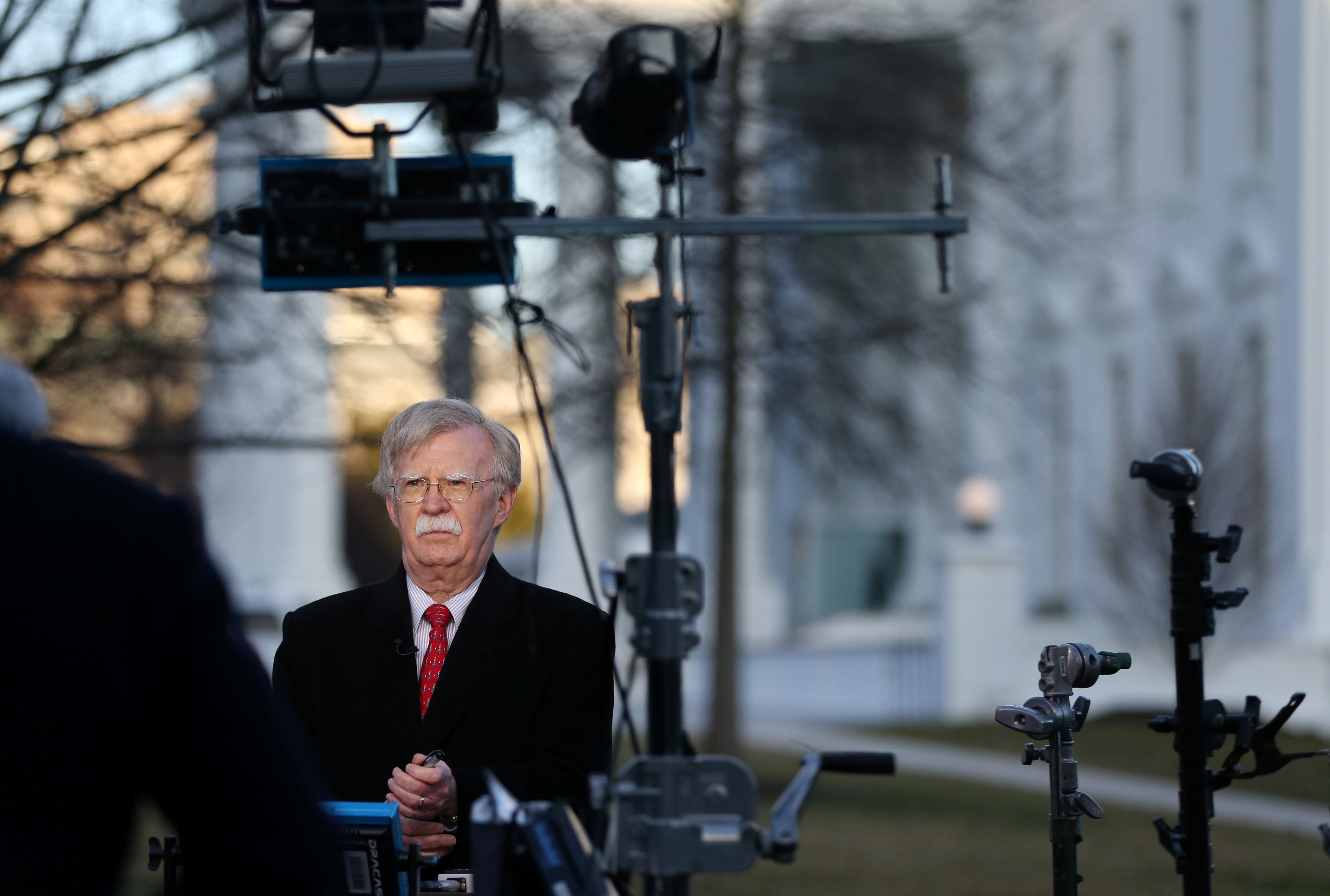 John Bolton: EEUU considera imponer nuevas sanciones contra Maduro