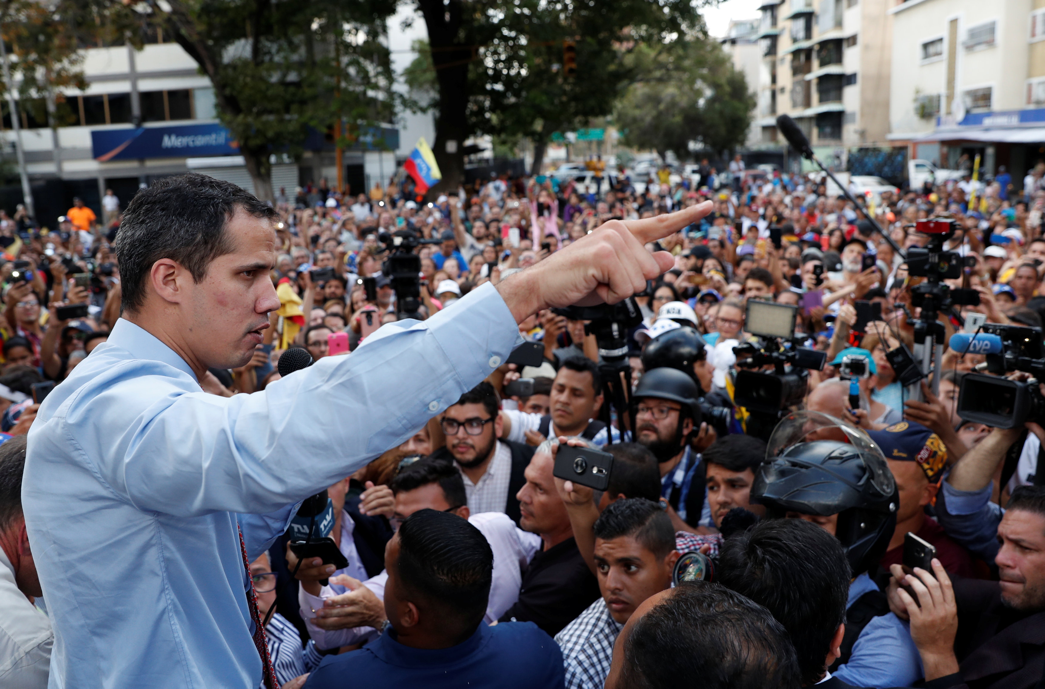 Guaidó pide a los venezolanos que confíen en que Venezuela va a salir de la penumbra