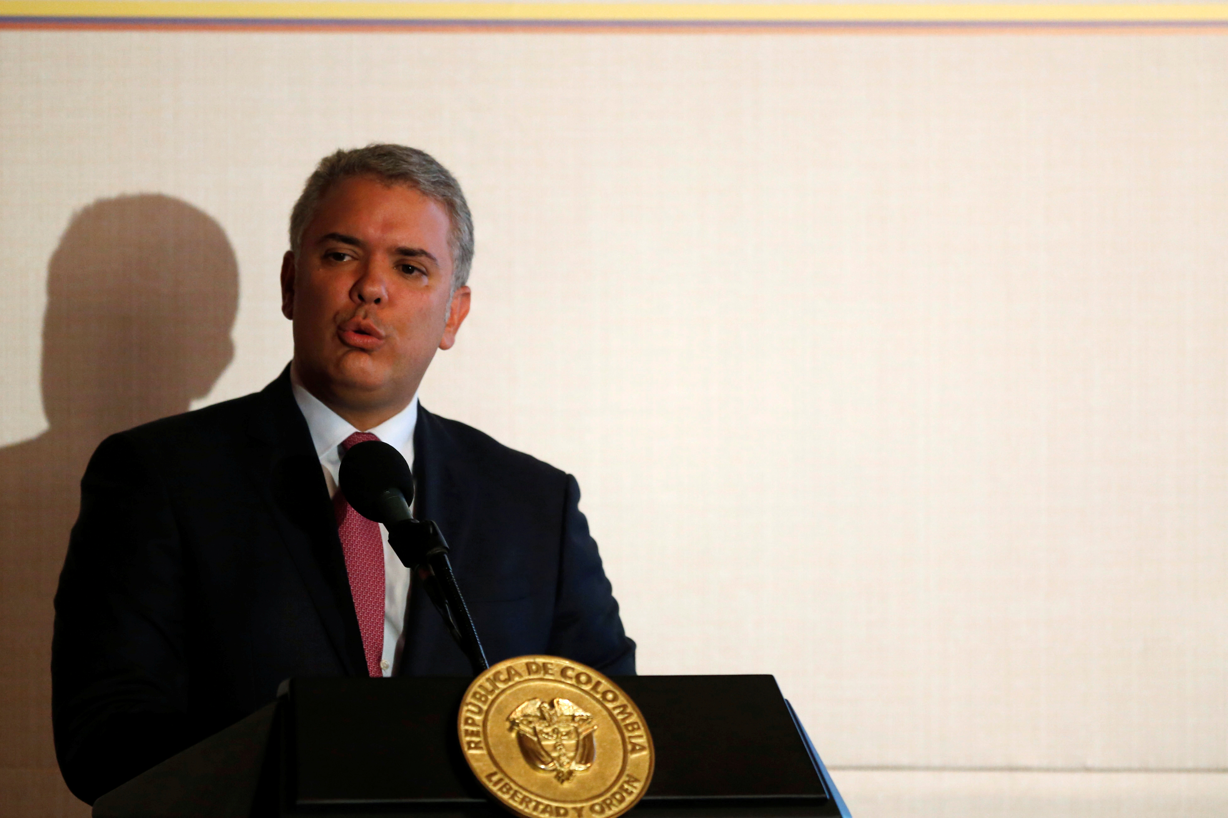 Iván Duque dice que intervención militar no es una solución para Venezuela