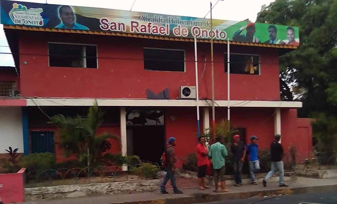 En Portuguesa asaltaron la alcaldía de San Rafael de Onoto tras 100 horas sin luz (fotos)