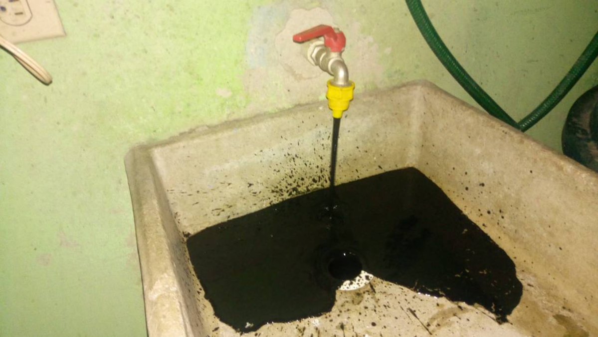 Sin una gota de agua en Carabobo luego que el miércoles saliera un líquido negro por los chorros #14Mar