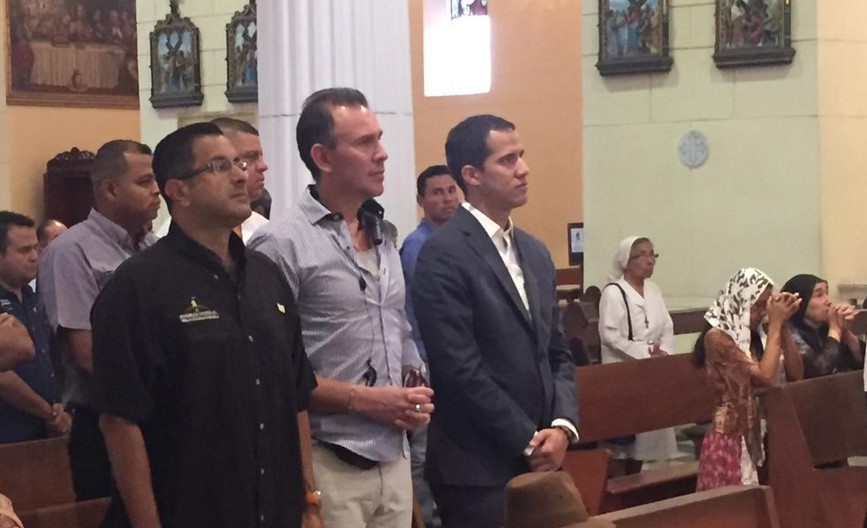 EN VIDEO: Guaidó asiste a misa en la Catedral de Valencia