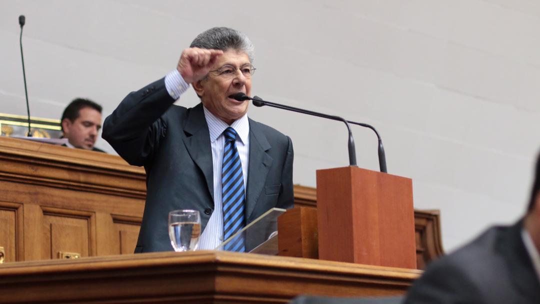 Ramos Allup: ¿No les da pena a los militares venezolanos tener que cuadrarse con un cubano?