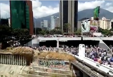 Caraqueños toman la autopista Francisco Fajardo #9Mar