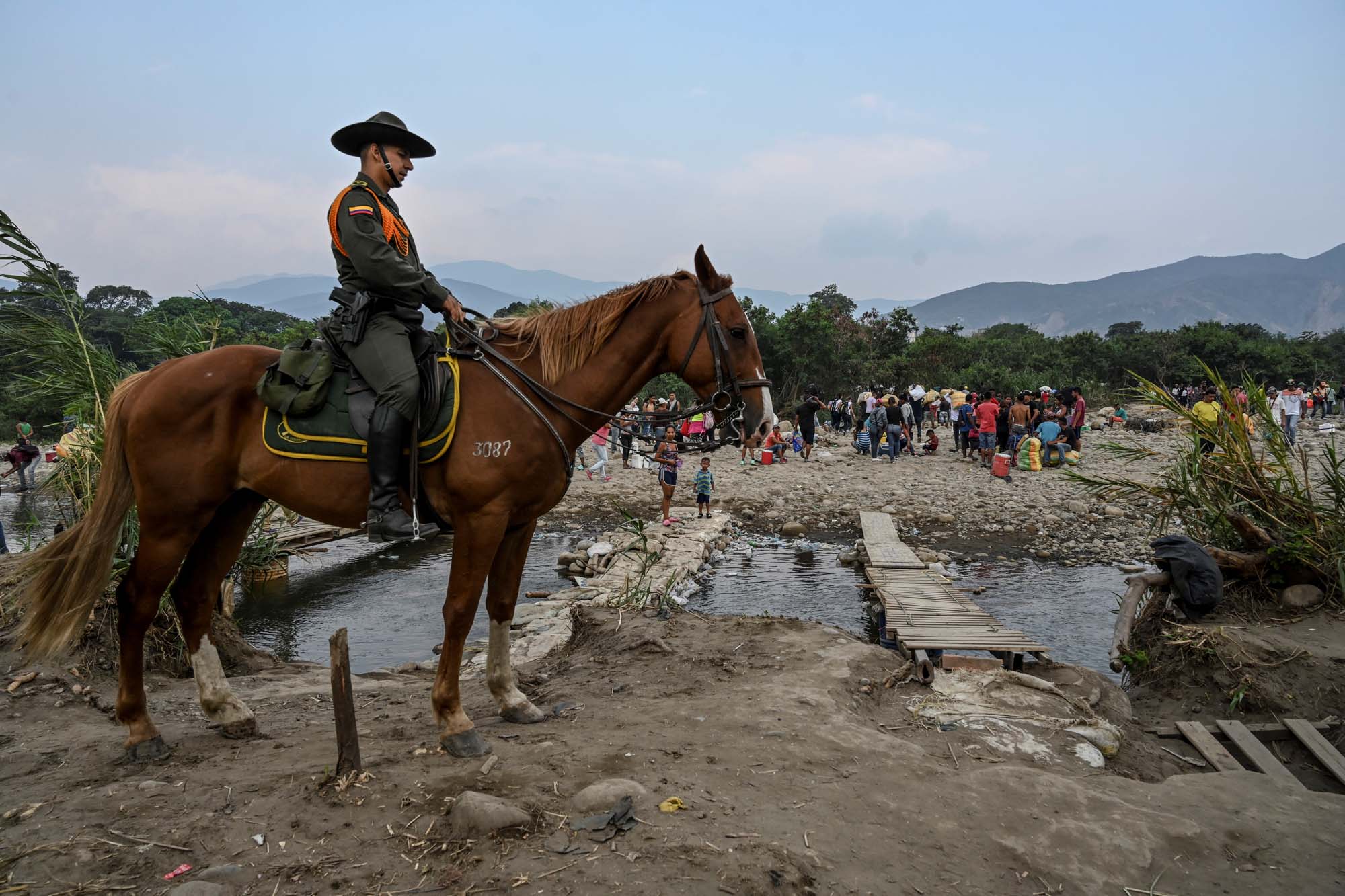 Los apagones empujan otro éxodo venezolano