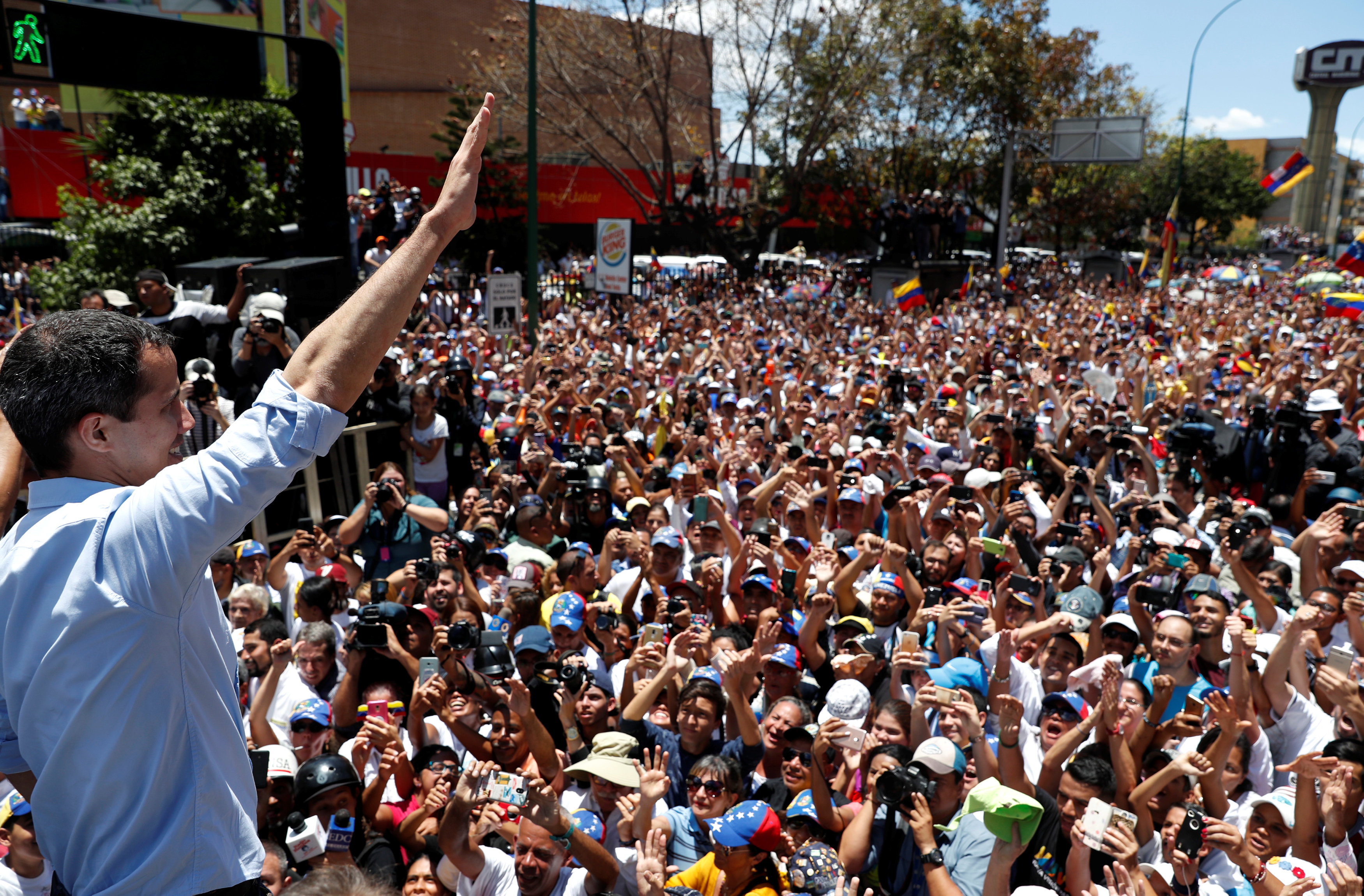 Guaidó anuncia los siguientes pasos de la Operación Libertad #6Abr