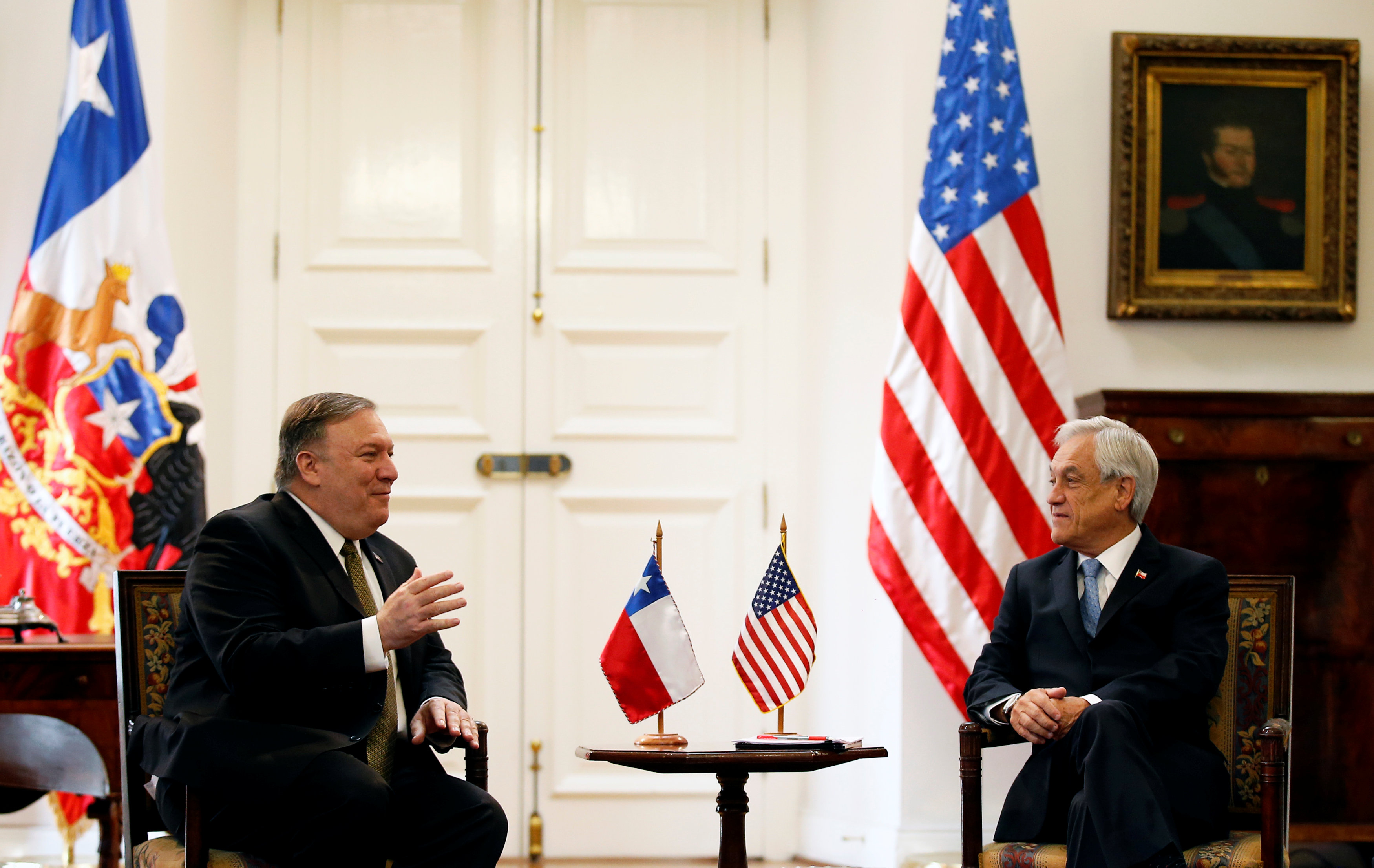 Pompeo pidió a Piñera seguir contribuyendo a aislar a Maduro