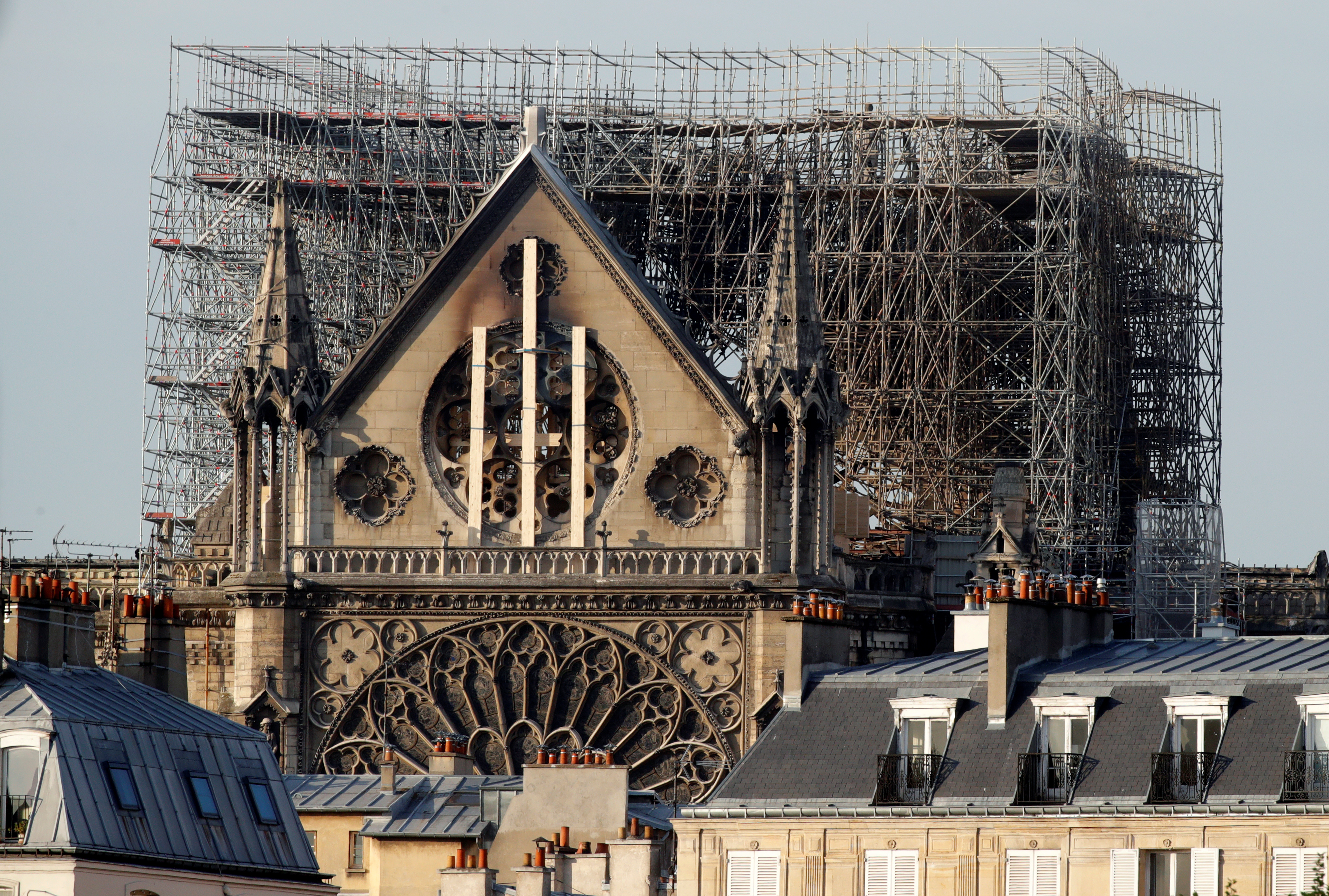 El deán de Notre Dame ve signos de milagros en lo que se ha salvado