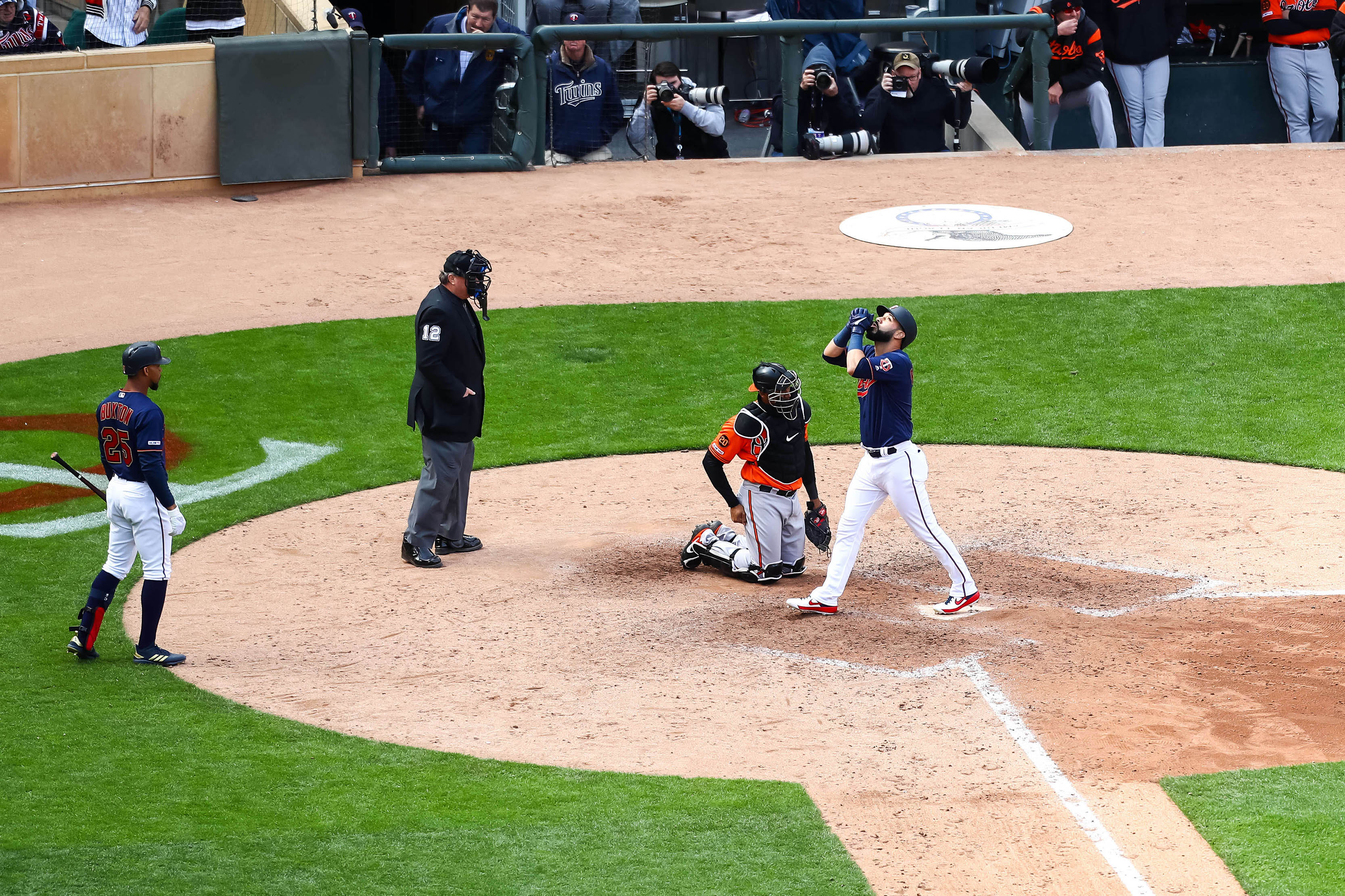 Venezolano Marwin González conectó descomunal cuadrangular contra los Orioles (VIDEO)