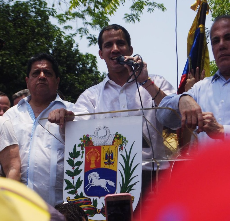 Guaidó alertó que quieren detener al equipo de sonido que lo apoyó en Machiques