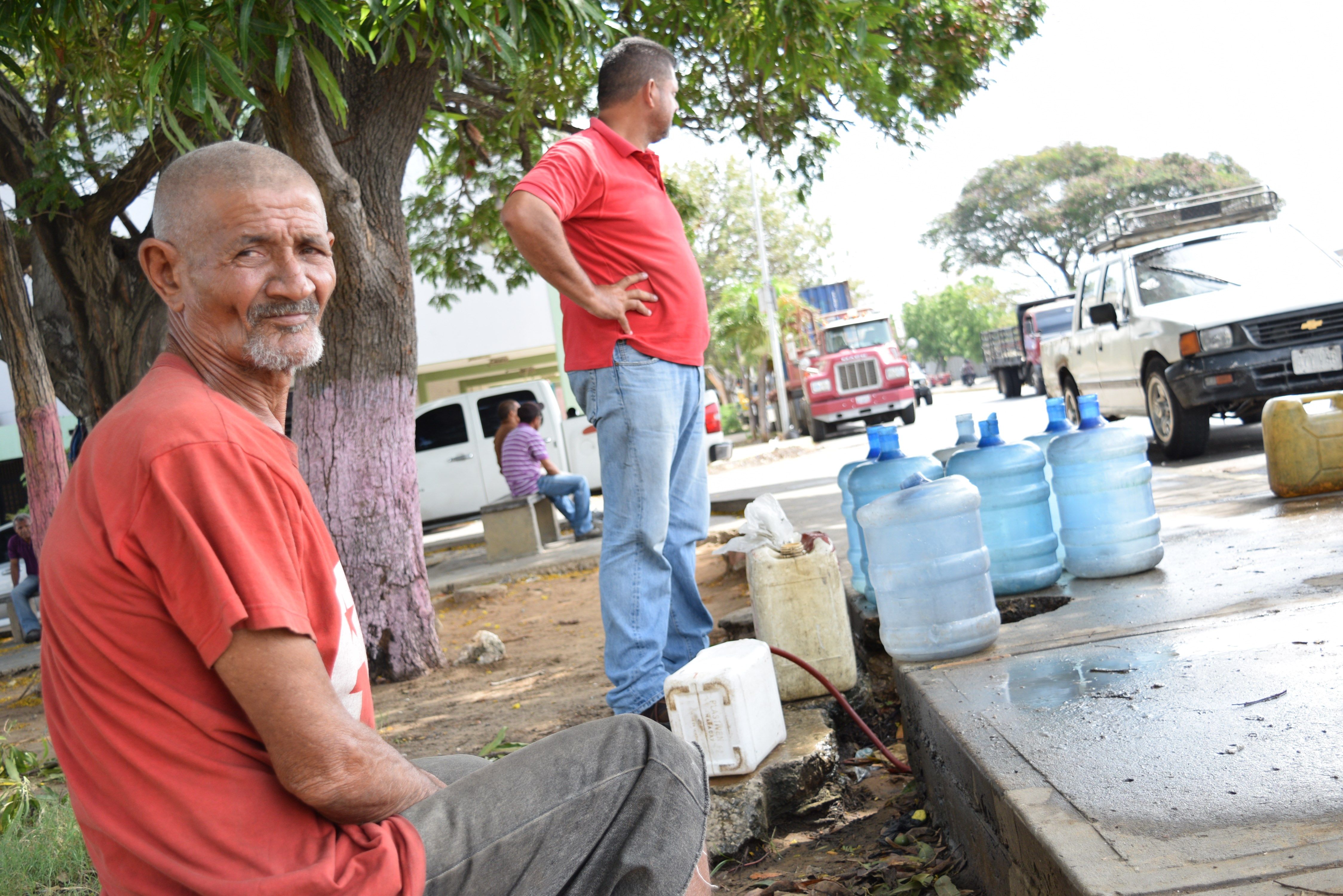 El régimen de Maduro siente la presión: Venezuela despierta con múltiples protestas por la crisis del agua (Fotos)