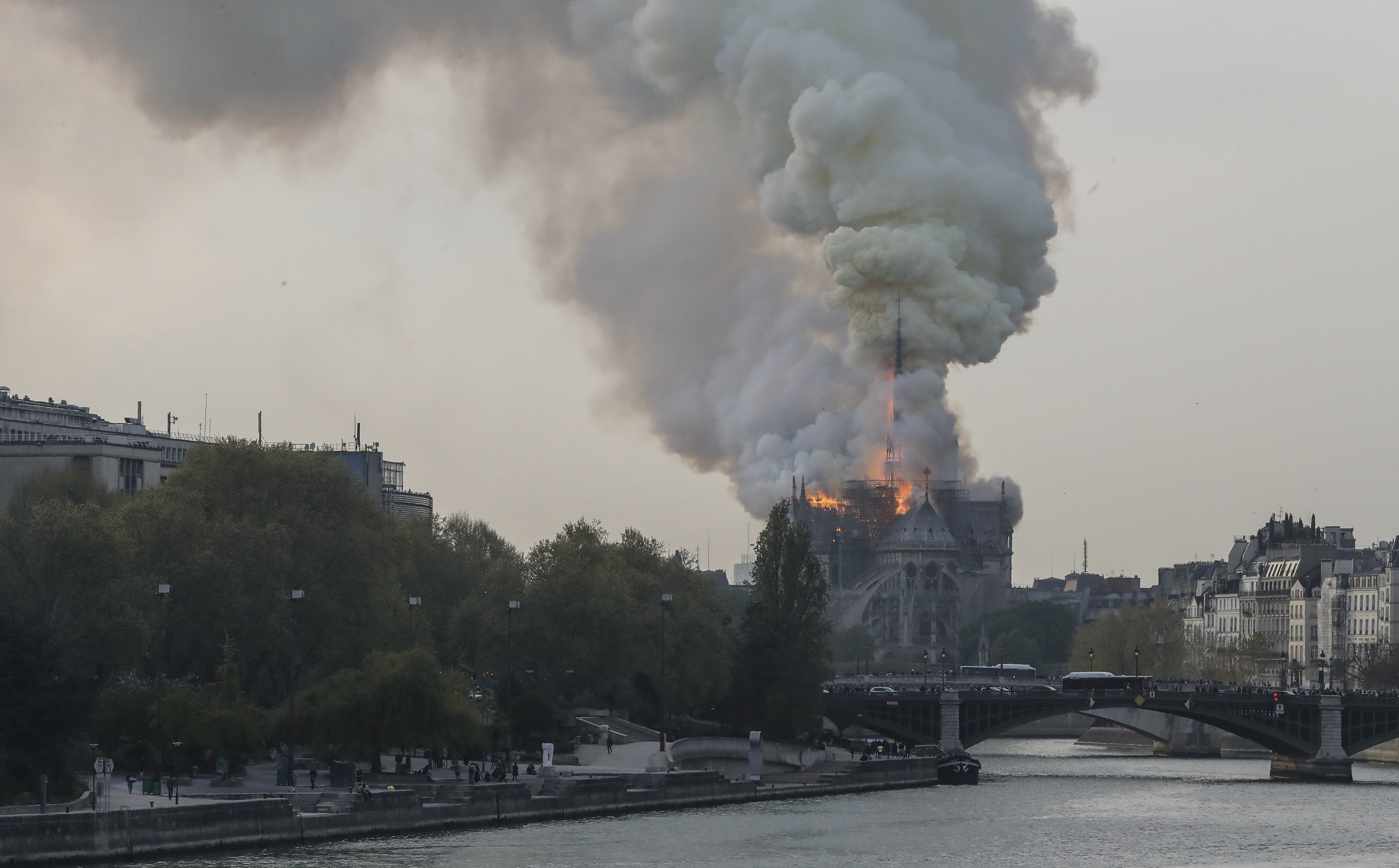 #EN VIVO: El incendio en la majestuosa Catedral de Notre-Dame en París