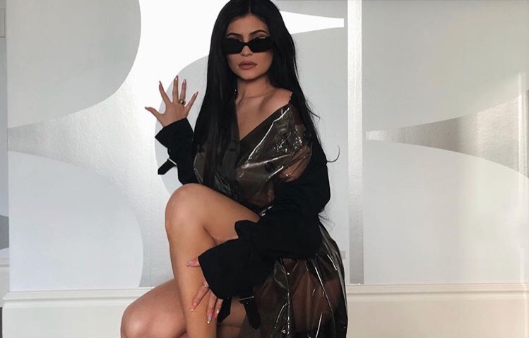 ¡Te invita a pecar! Kylie Jenner mostró sus pronunciadas curvas en ajustado bikini