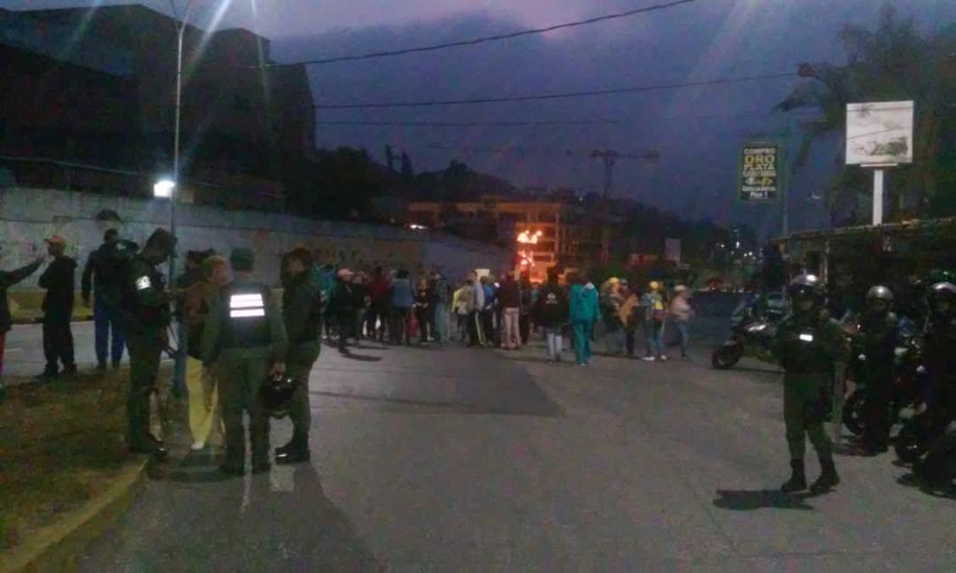 Protestan en el km 16 de la Carretera Panamericana por escasez de agua #15Abr